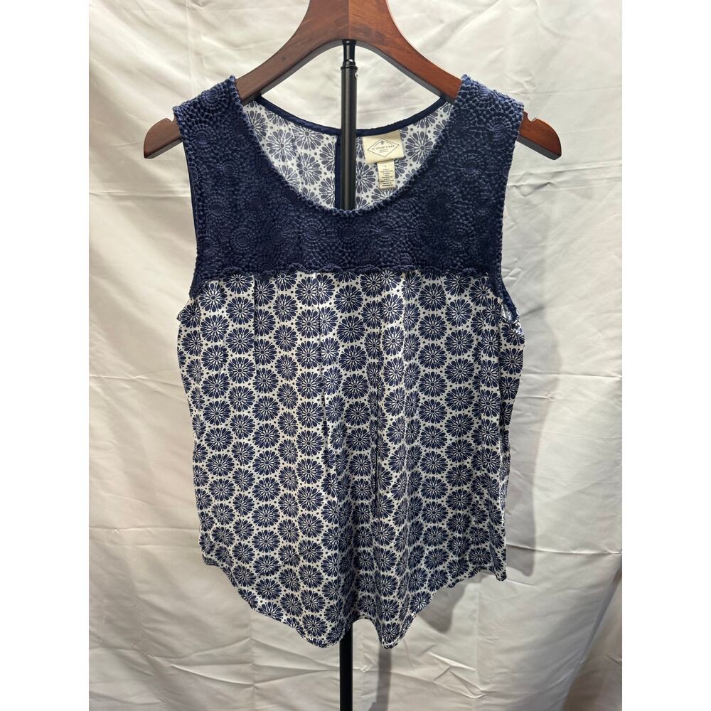St John’s Bay Women’s L Tank Top Pleated Crocheted Blue White Floral Print